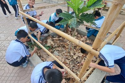 Hưởng ứng phong trào “Ngày chủ nhật xanh”  “Trường em xanh, sạch, đẹp”  Liên đội Trần Quốc Toản đã tổ chức cho các em lao động, dọn vệ sinh quanh sân trường.