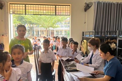 Sáng nay 10/11/2025 trường TH Trần Quốc Toản phối hợp với trạm y tế tiêm bổ sung mũi vắc xin bạch hầu uốn ván cho học sinh 7 tuổi